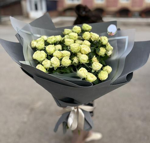 Букет Белые кустовые розы Солинеро в Динской