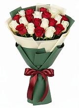 Букет Микс из красных и белых роз в Динской