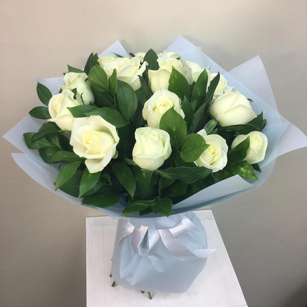 Букет 15 Белых роз Проуд в Динской