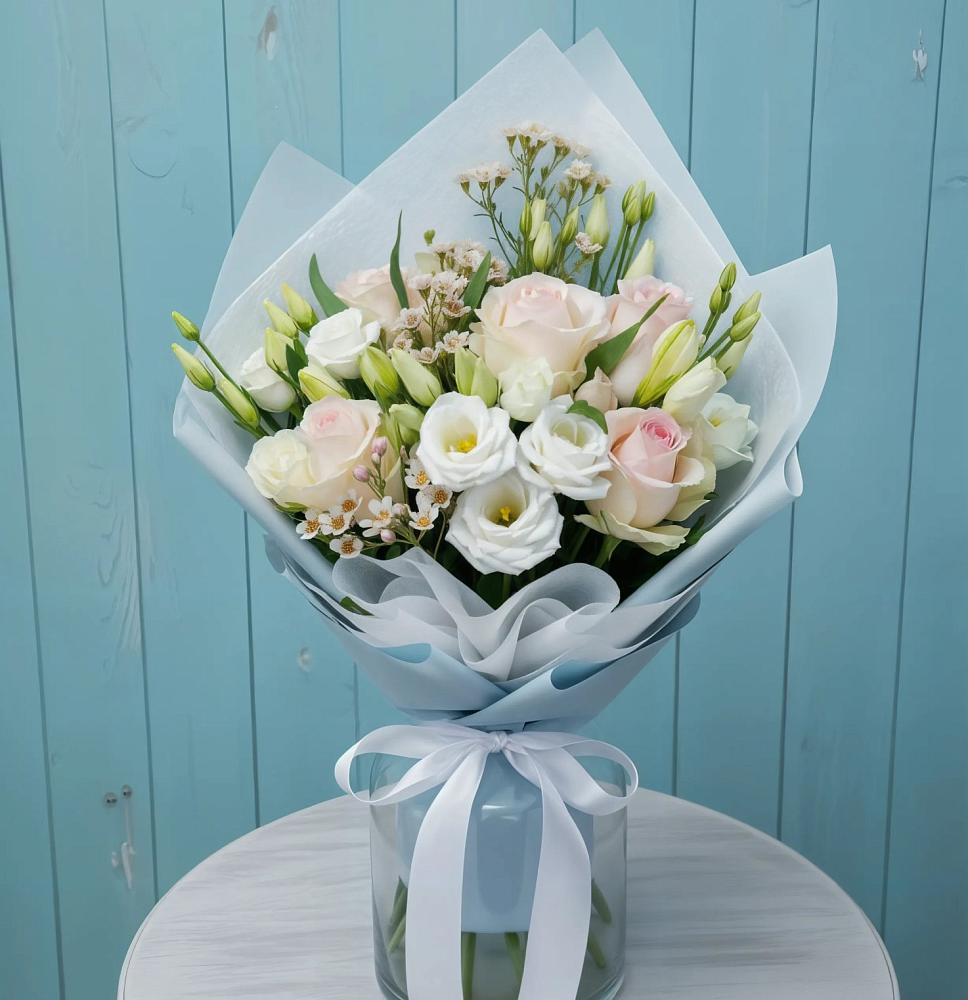 Букет цветов из: Розы и Лизиантусы в Динской