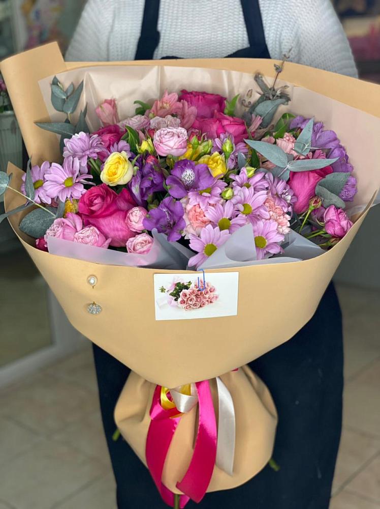 Букет цветов из: Хризантемы, Гвоздики и Альстромерии в Динской