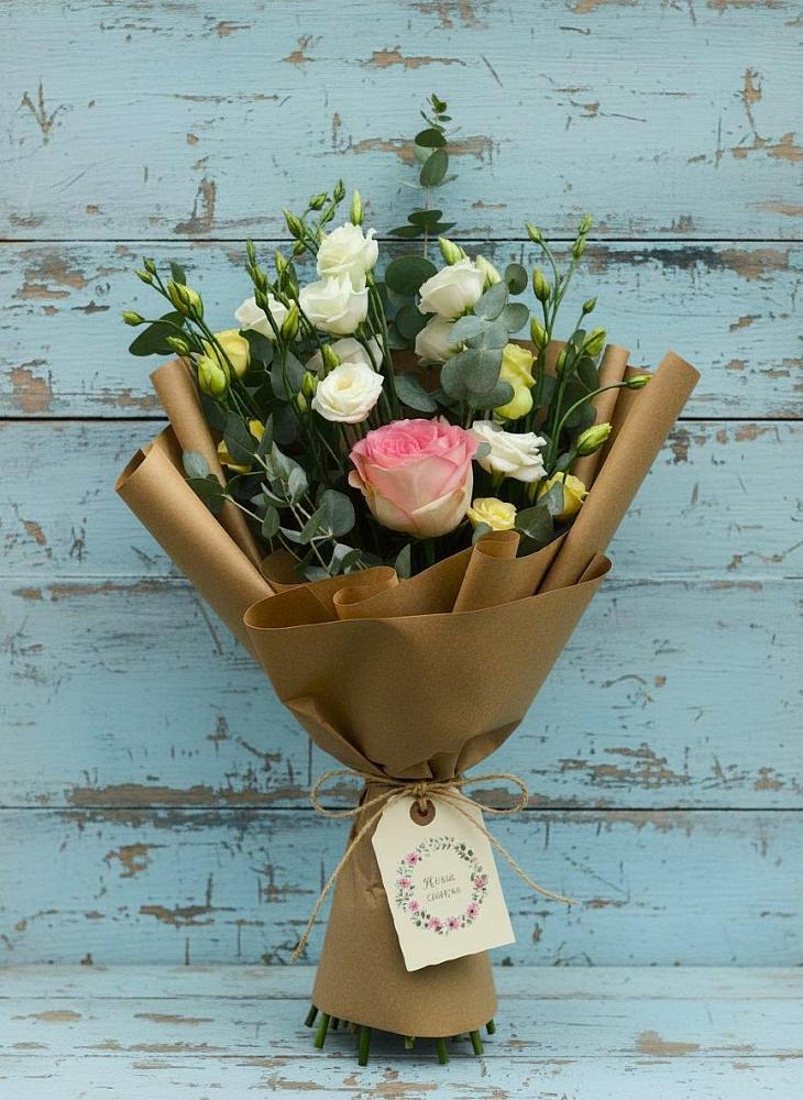 Букет цветов из: Розы и Лизиантусы в Динской