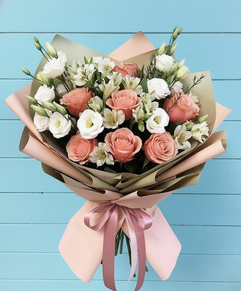 Букет цветов из: Розы, Альстромерии и Лизиантусы в Динской