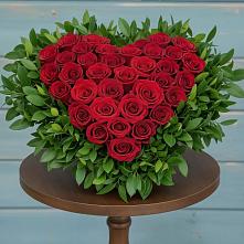 Цветочная композиция из Розы в виде сердца в Динской