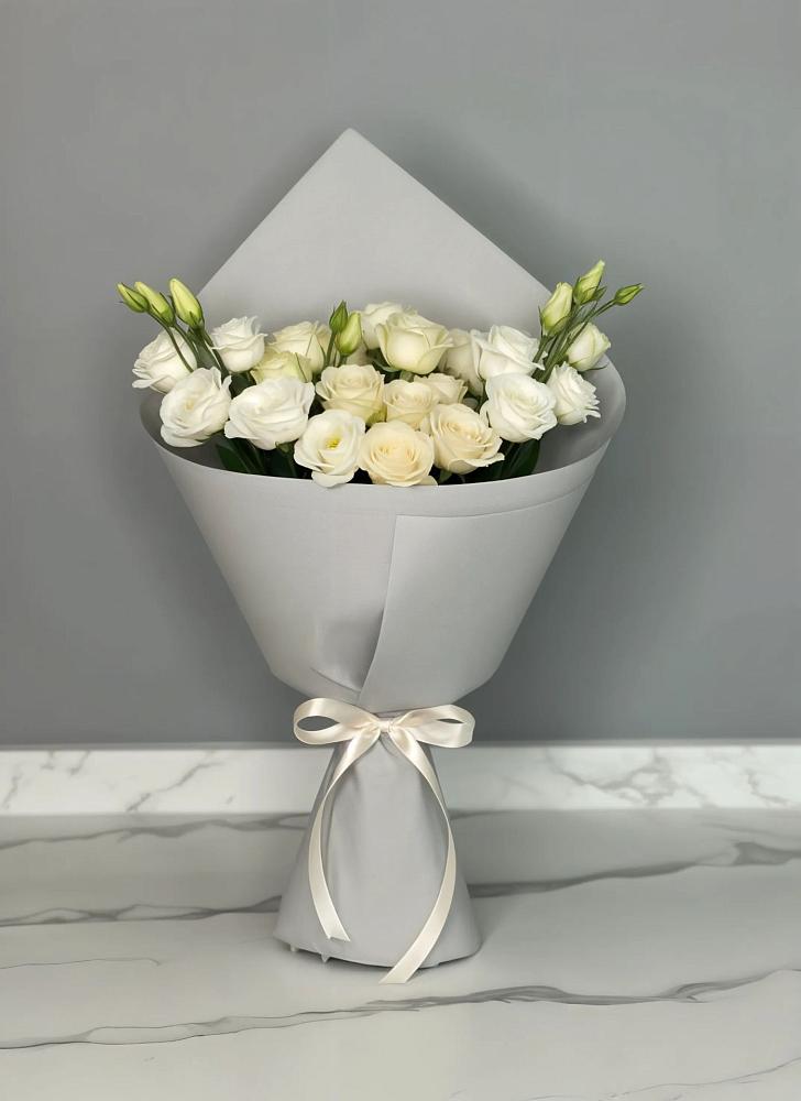 Букет цветов из: Розы и Лизиантусы в Динской