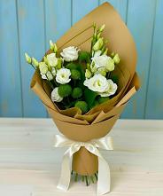 Букет цветов из:  Хризантемы и Лизиантусы в Динской