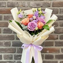 Букет цветов из:  Лизиантусы и Розы в Динской