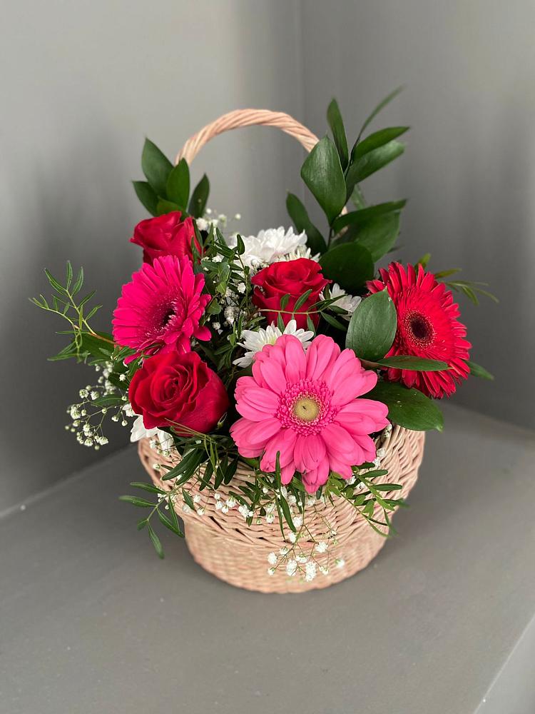 Цветочная композиция из Розы, Хризантемы и Герберы в корзине в Динской