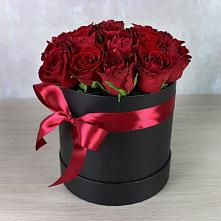 Цветочная композиция из Розы в шляпной коробке в Динской