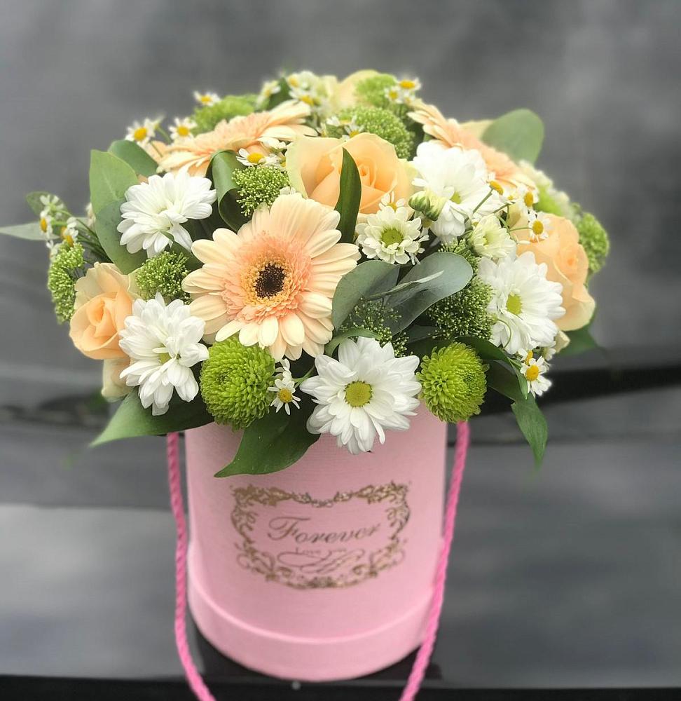 Цветочная композиция из Розы, Герберы и Хризантемы в шляпной коробке в Динской