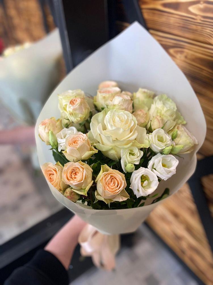 Букет цветов из: Розы и Лизиантусы в Динской